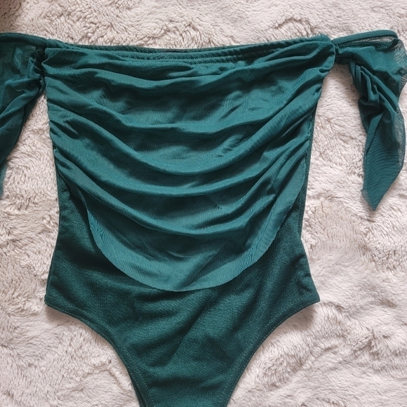 Pretty Little Thing Green Mesh Ruched Bardot Bodysuit Size 2 - Picture 7 of 14